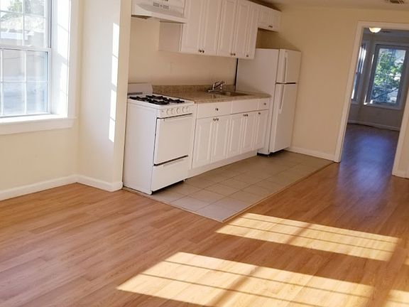 3rd image of 49 Audrey Ave APT 4