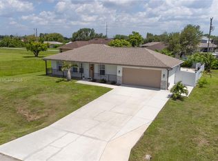 2038 NE 25th St, Cape Coral, FL 33909
