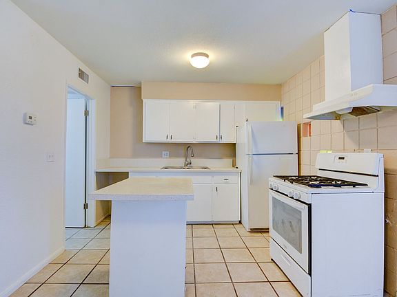 5th image of 641 N Maryland Pkwy #2