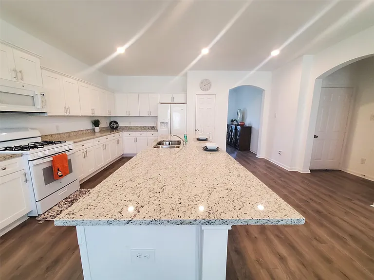 11218 Beverley Park St — Photo 8