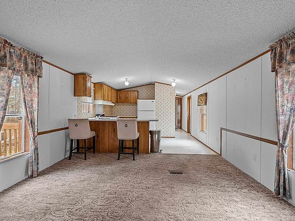 5th image of 16316 Martin Ln