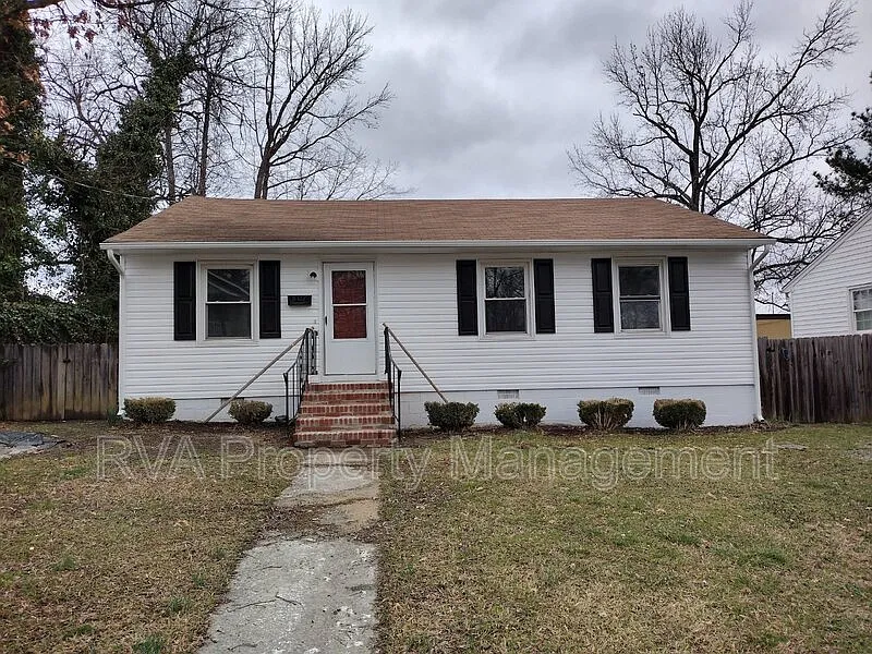 3 bed, 1.0 bath, 1120 sqft, $1,450 — Photo 1