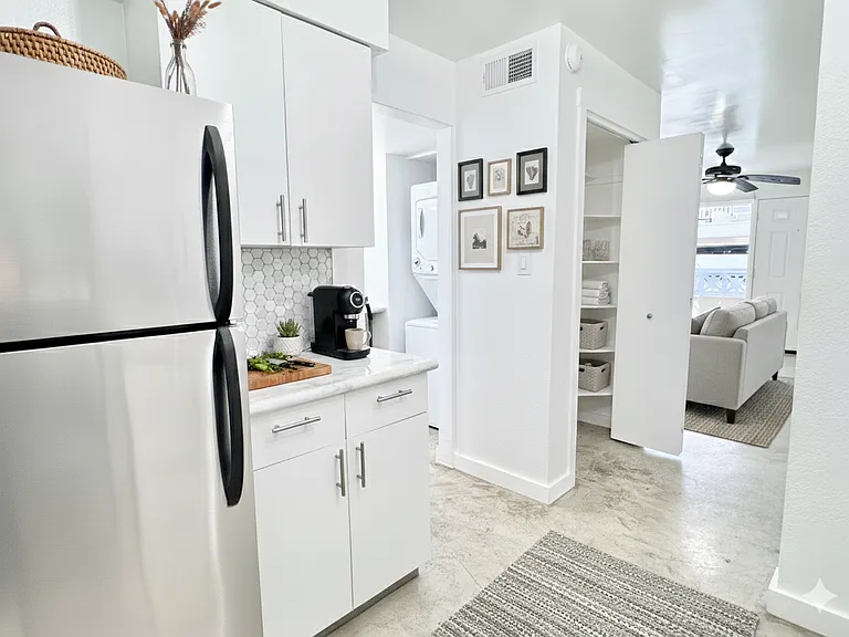 45 Lexington — Photo 31