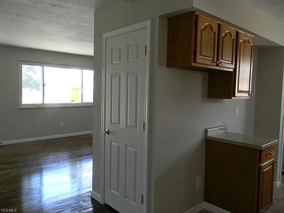 5th image of 5943 White Pine Dr