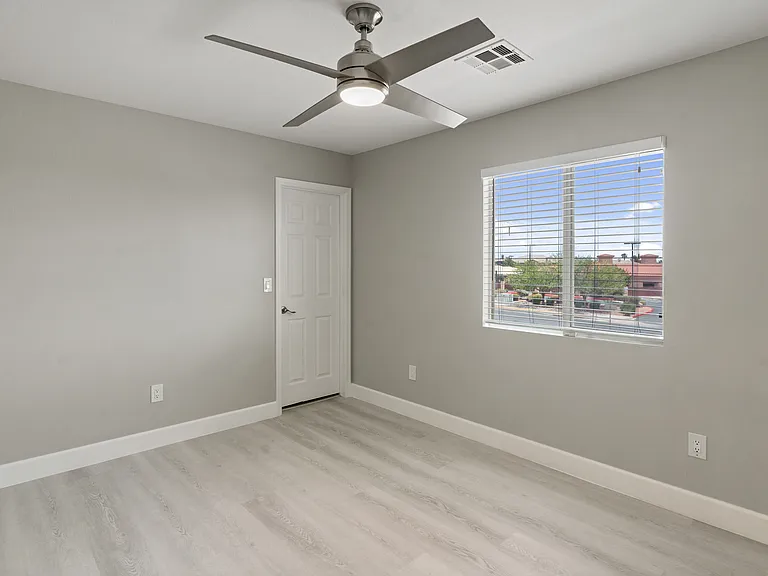 10713 Pipers Cove Ln — Photo 18