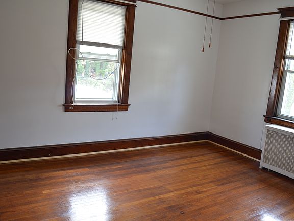 3rd image of 40 Reynolds St