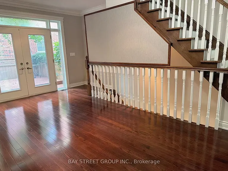 142 Hall St — Photo 6