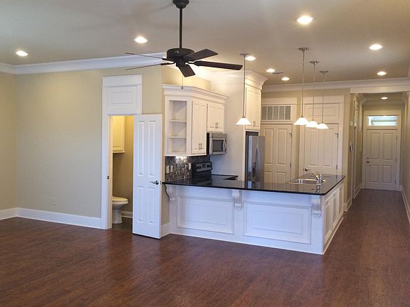 2nd image of 407 W Oak St Ste 301