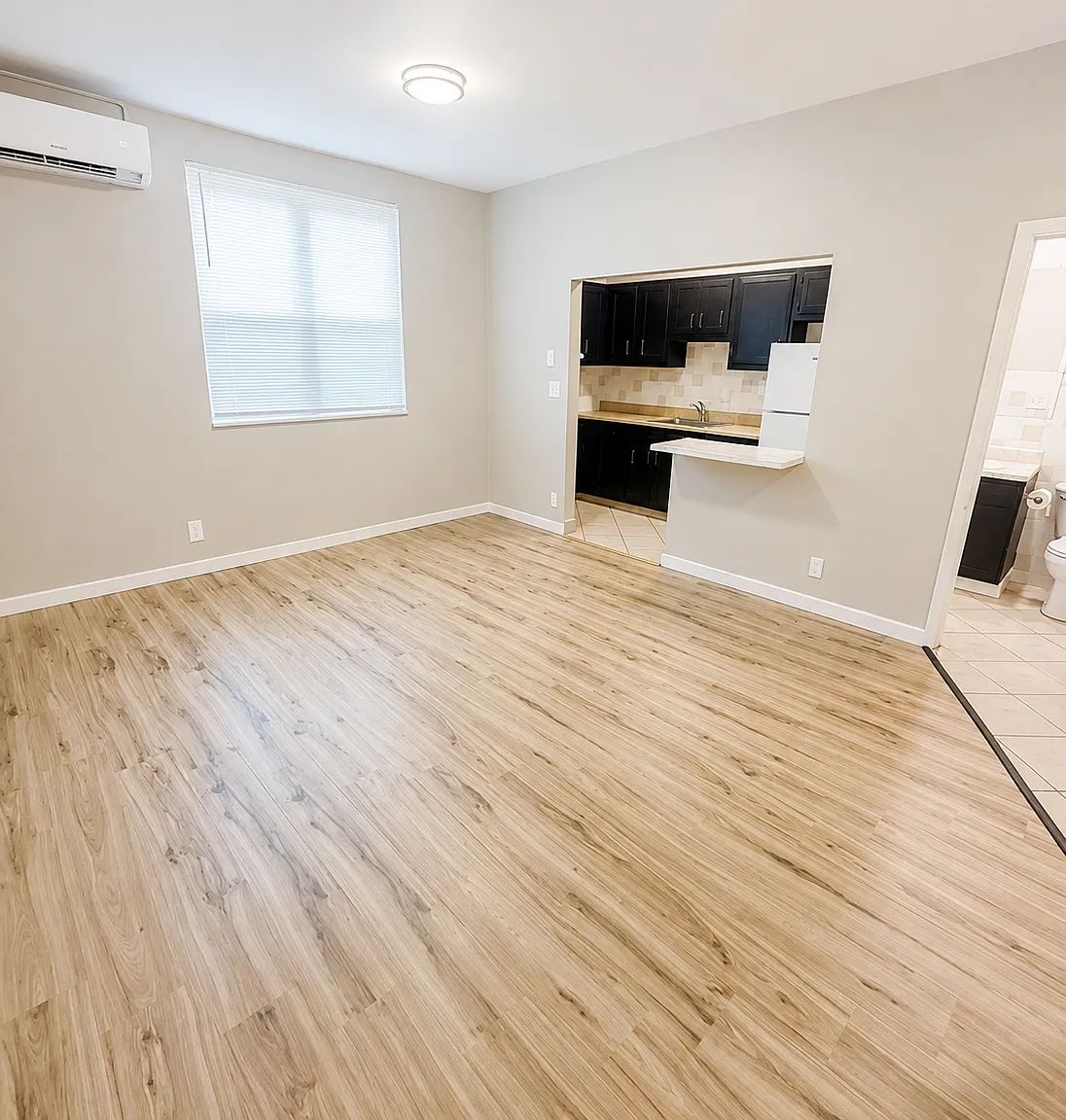 Studio, $725 — Photo 1