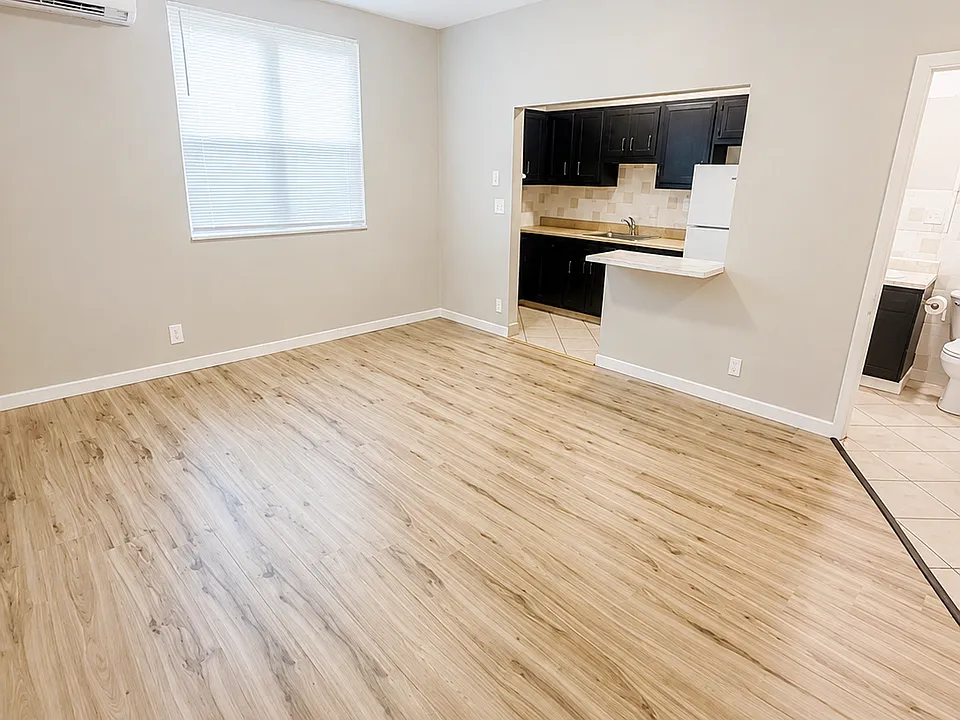 321 Ella St #3