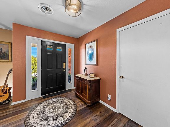 5th image of 825 Golf Ave