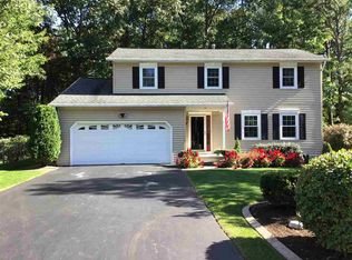 18 McGregor Ct, Clifton Park, NY 12065