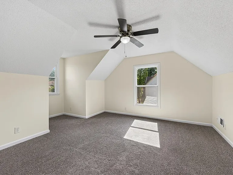 607 Granger Ln — Photo 24