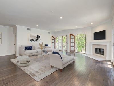 353 S Reeves Dr Unit 200, Beverly Hills, CA, 90212