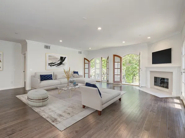 353 S Reeves Dr Unit 200, Beverly Hills, CA 90212
