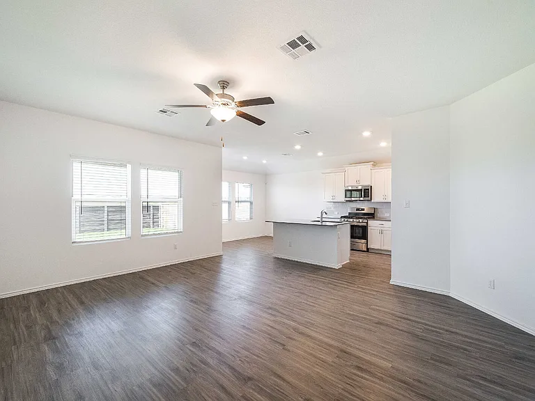 102 Sebring Cir — Photo 11