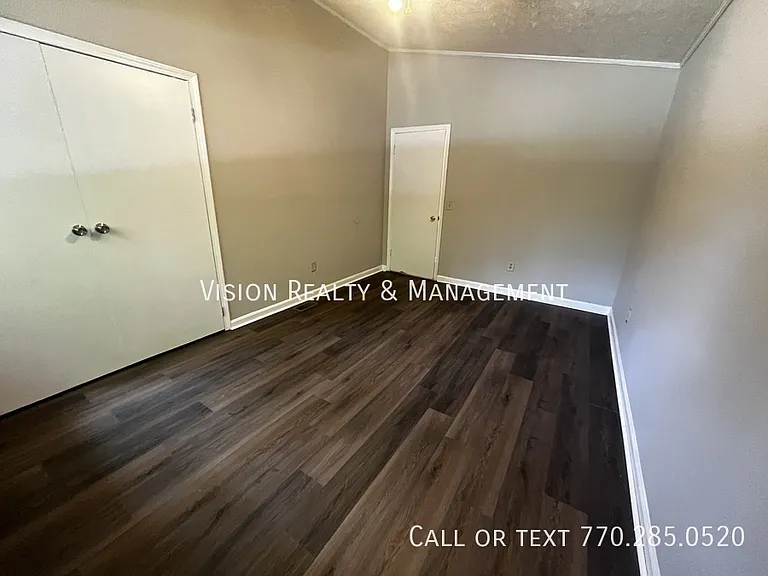 150 Castlegate Cir — Photo 12