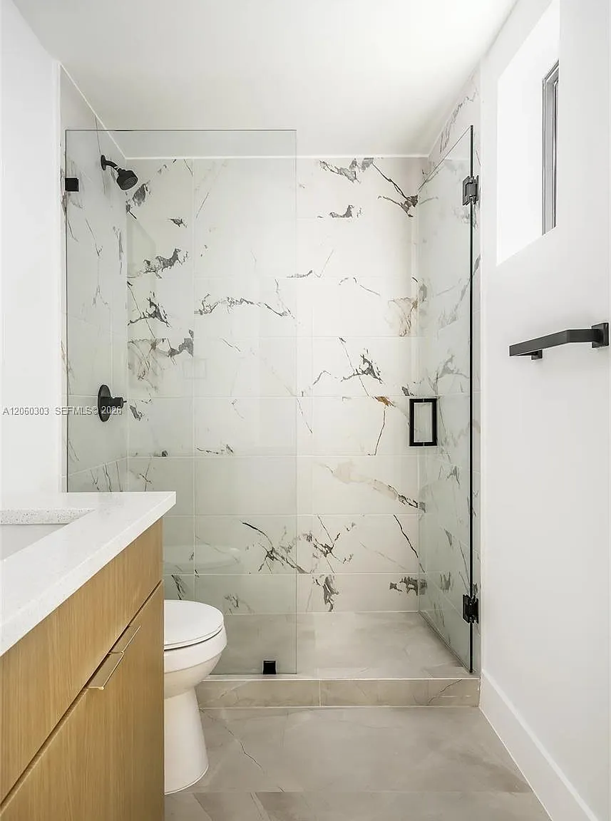 3 bed, $3,570 — Photo 4
