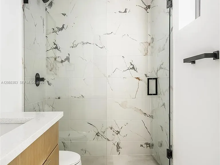 5423 NE Miami Ct #7 — Photo 5