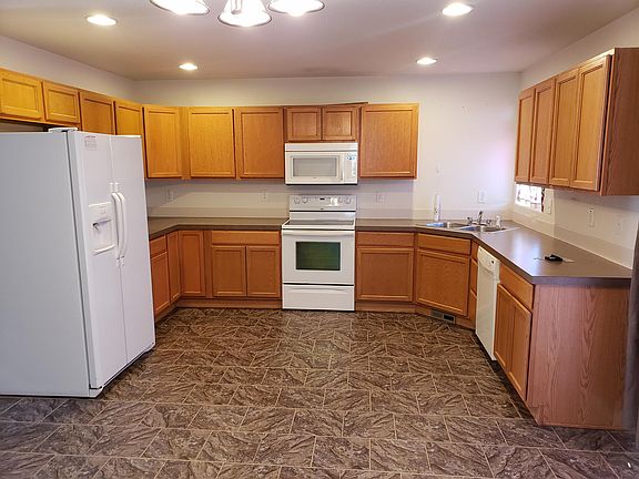 4th image of 1061 Meadow Ln