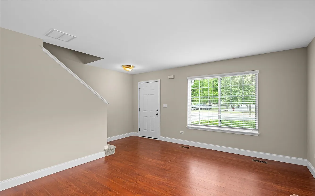3 bed, 2.5 bath, 1700 sqft, $2,595 — Photo 2