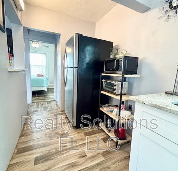 418 Daytona St — Photo 8