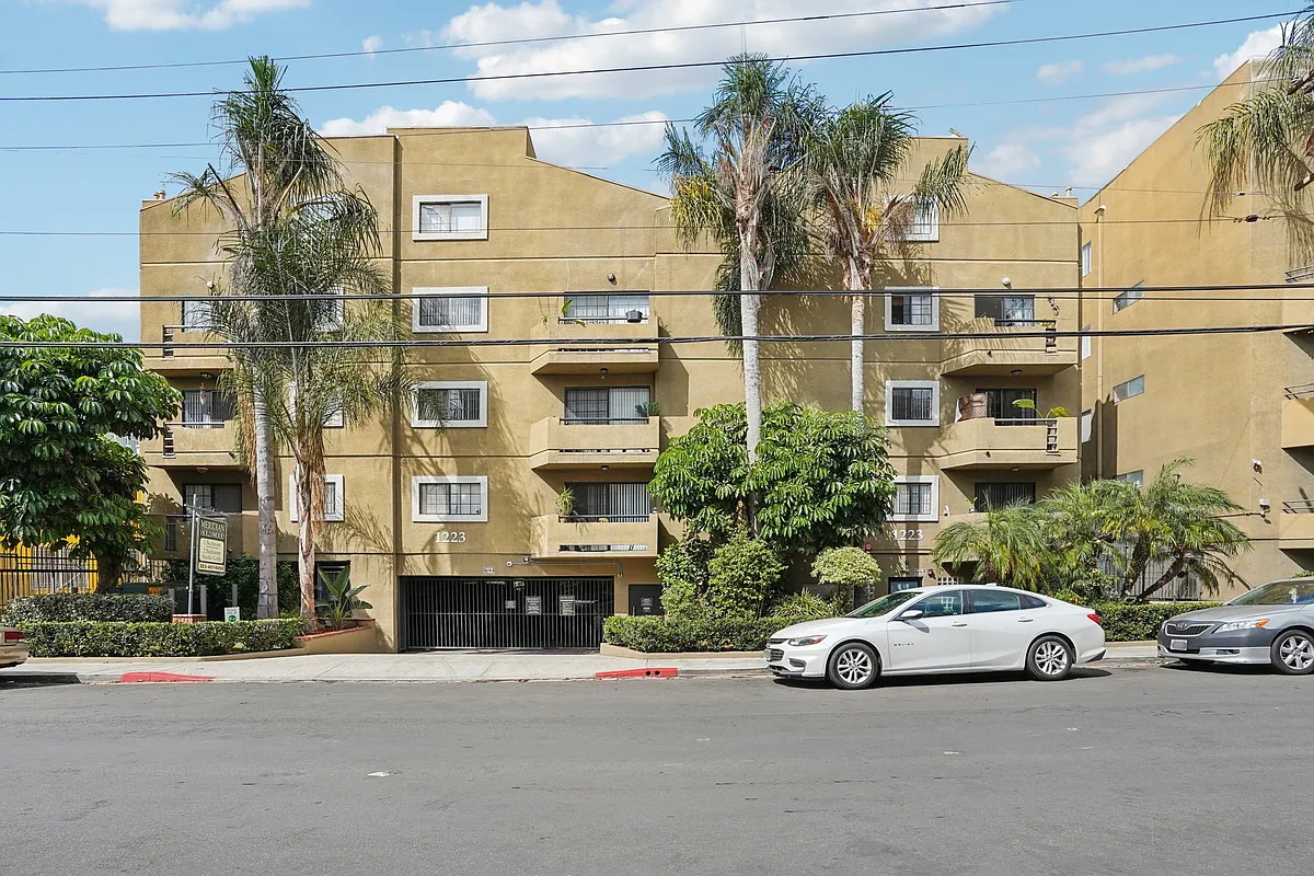 Building Photo - Meridian Hollywood