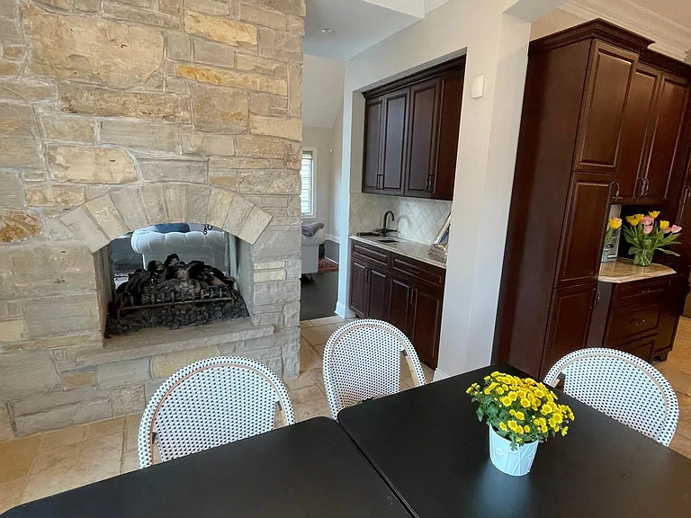 2411 Greenwood Ave — Photo 21