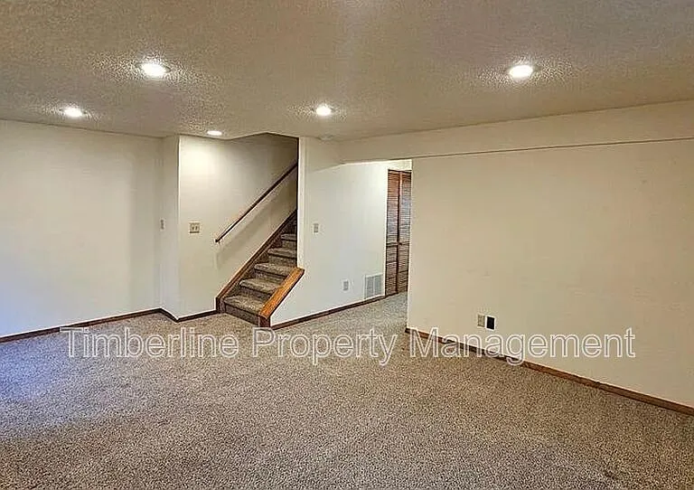 7045 Sproul Ln — Photo 10