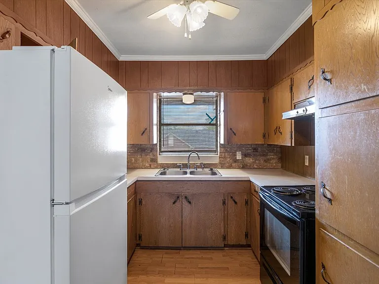 403 S Main St #6 — Photo 9
