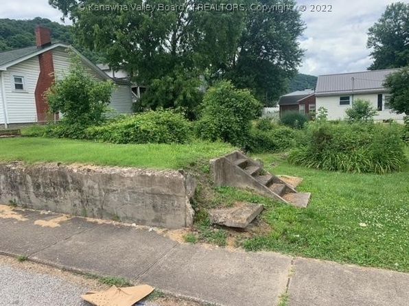 401 98th St, Marmet, WV 25315