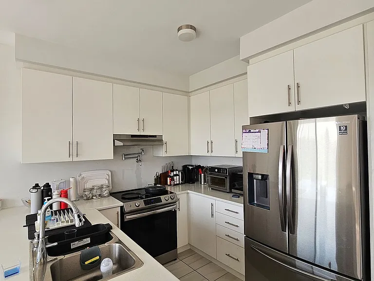 1084 Lockie Dr — Photo 4