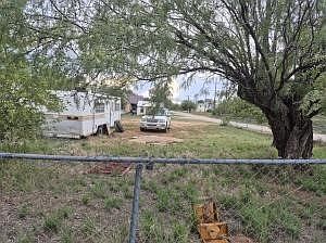 4th image of 811 E Avenue D