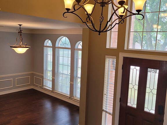 Foyer with view of dinning room