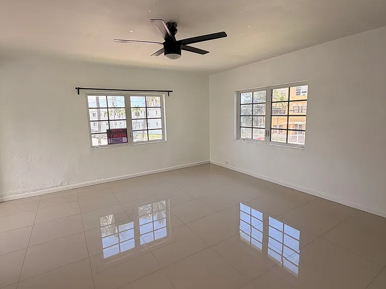 7124 Bay Dr #7 — Photo 3