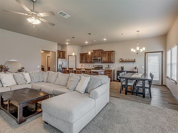 5th image of 10701 NW 20th St