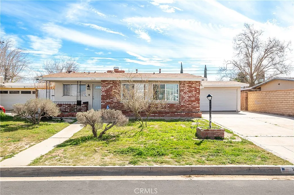 1634 Sweetbrier St photo 1