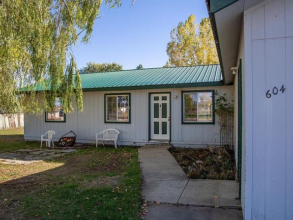3rd image of 604 Candelaria Drive