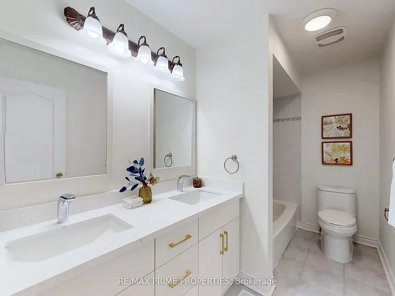 22 Waymount Ave — Photo 7