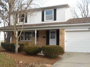 390 Pleasant Ridge Ct, Saline, MI 48176