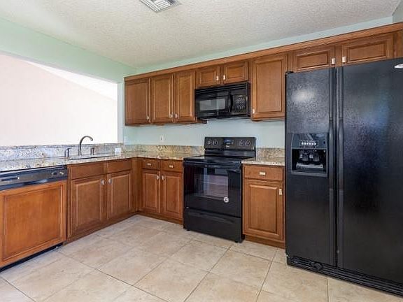 5th image of 5200 W Lakes Dr #0