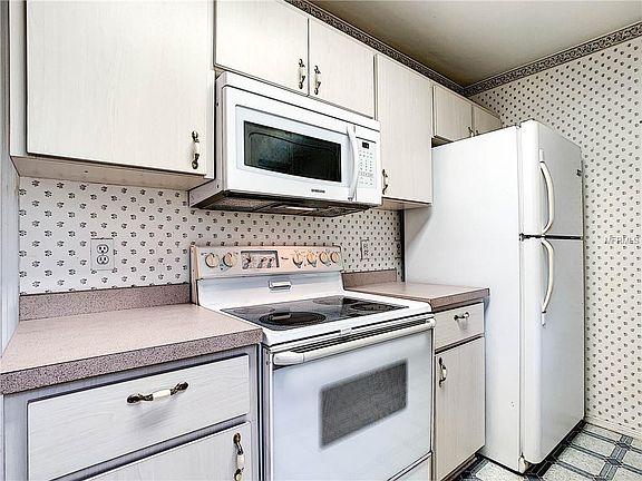 4th image of 4930 47th Ave N
