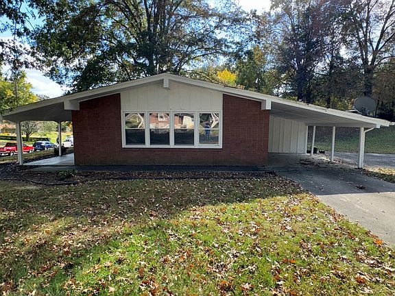 3rd image of 302 Cumberland Dr