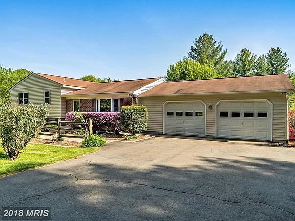 3rd image of 7105 Meadow Ln