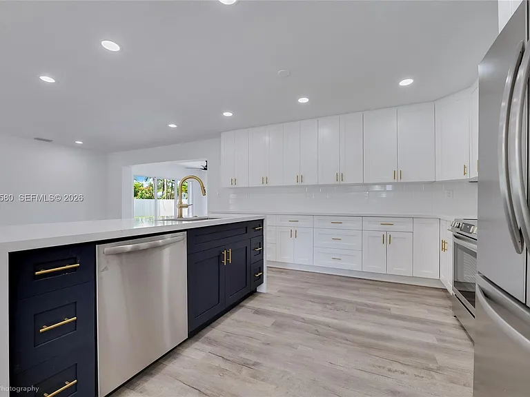 6250 SW 62nd Pl — Photo 7