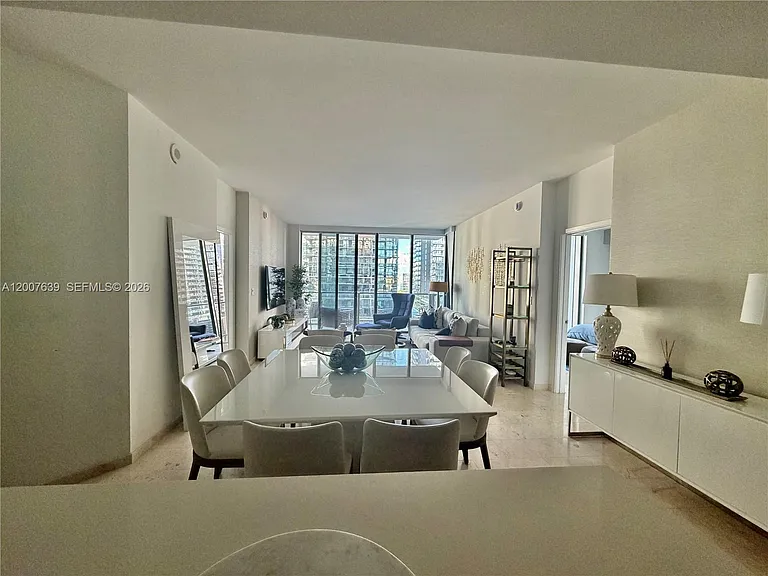88 SW 7th St #1109 — Photo 15