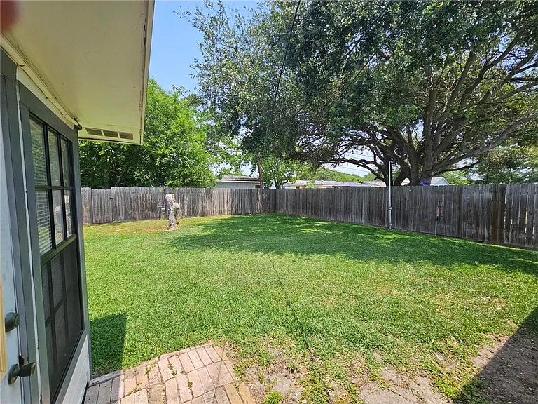 115 Holly Dr — Photo 19