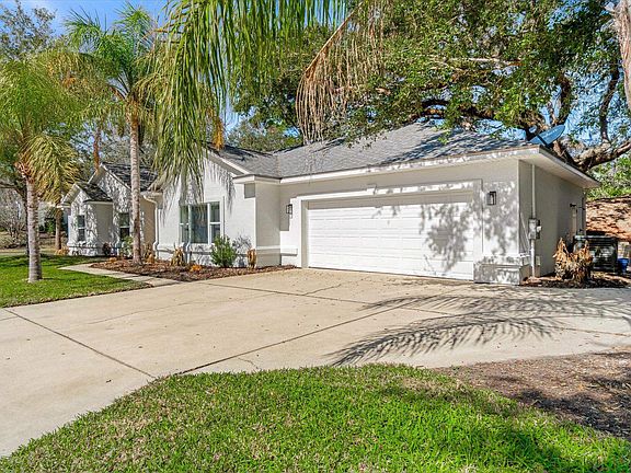 2nd image of 300 Spanish Oak Ct