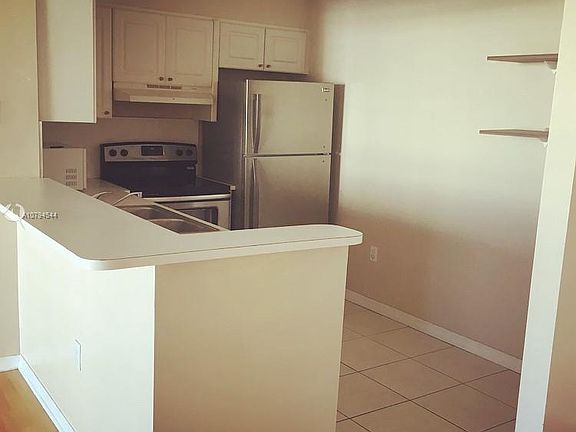 2nd image of 2642 Collins Ave APT 404