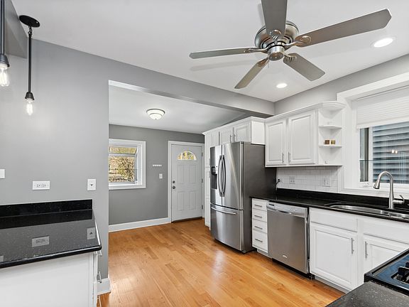 5th image of 4728 N Maplewood Ave